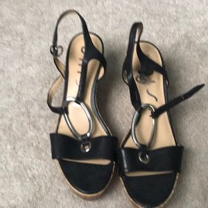 New never worn sandles